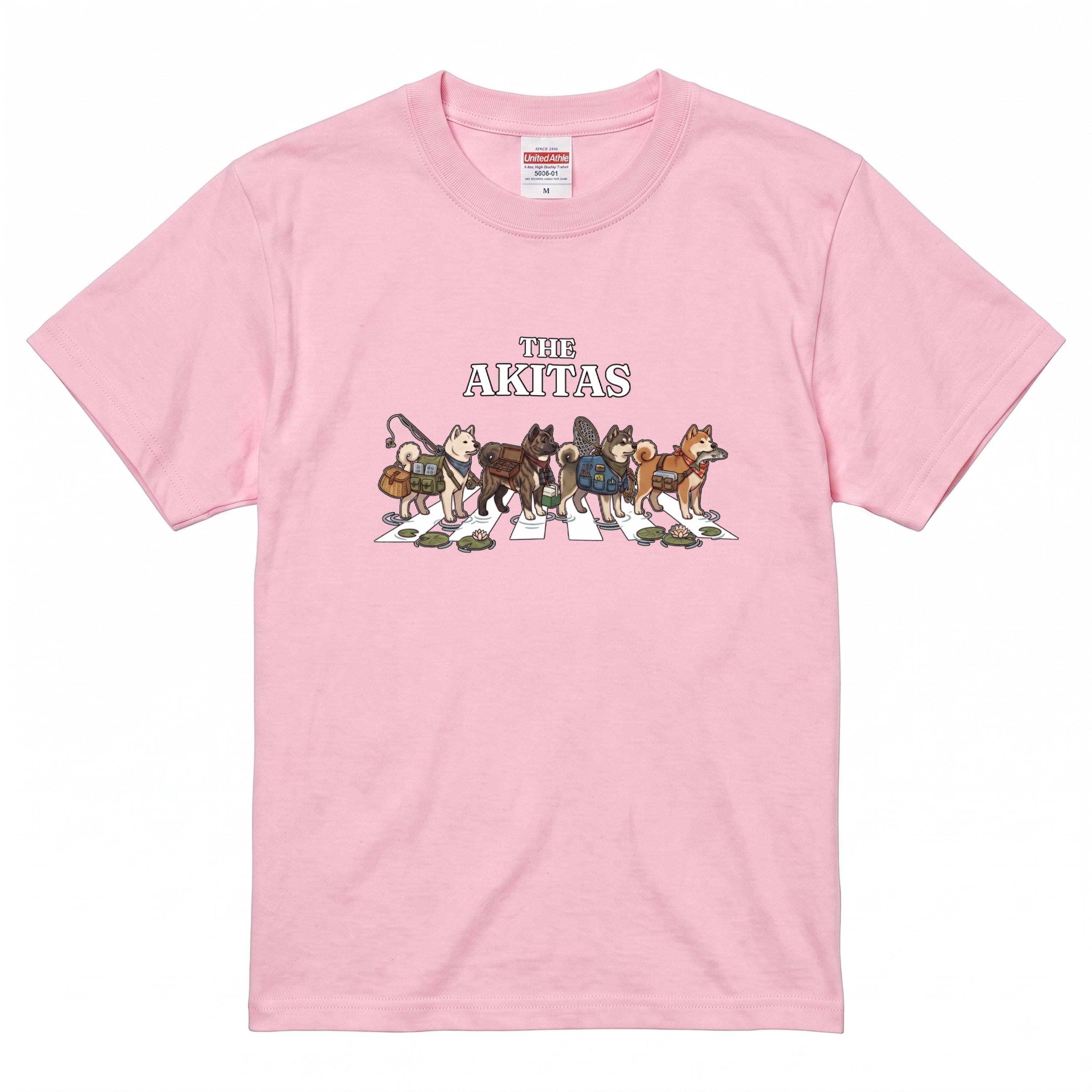 THE AKITAS | 横断歩道 ゆるかわ 秋田犬 フィッシング パロディTシャツ【愛犬家・釣り好き・アウトドア・ギフトに最適】